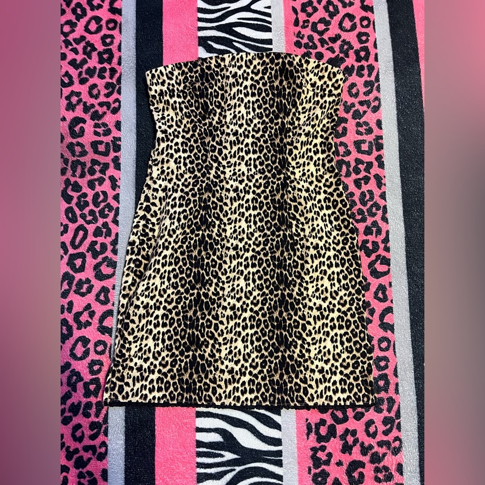 Women’s vintage leopard print dress